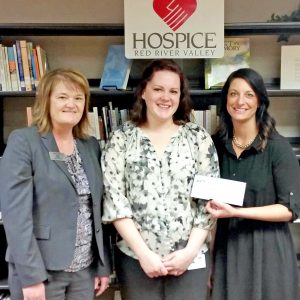 bellstatebank_payitforward_beckywood_111615